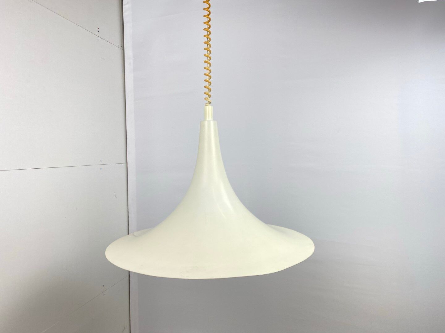 White vintage witchhat / witch hat hanging lamp adjustable