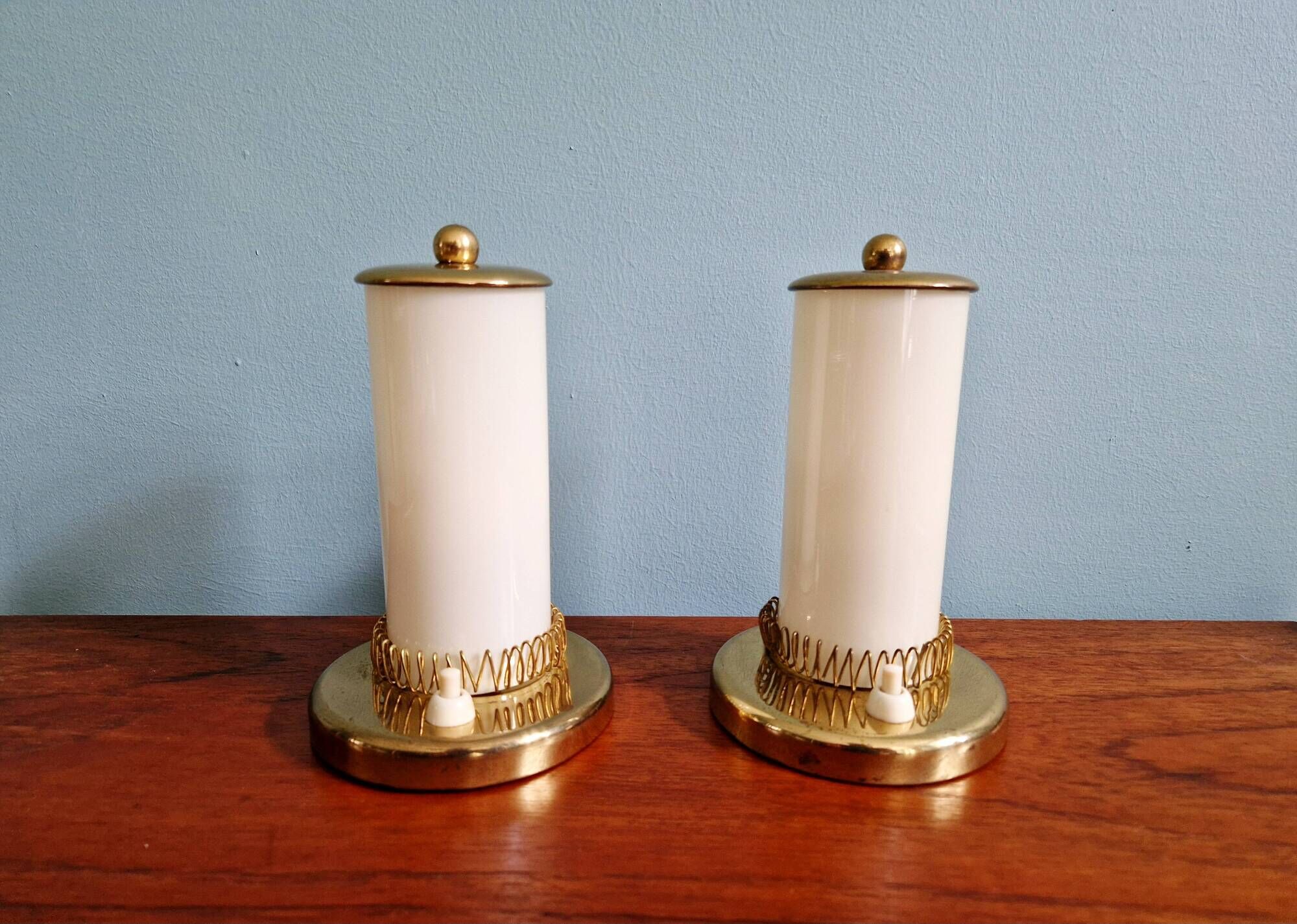 Pair of Mid-Century bedside lamps in brass and cream opaline, 1950.