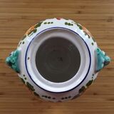 Pot signed flower décor