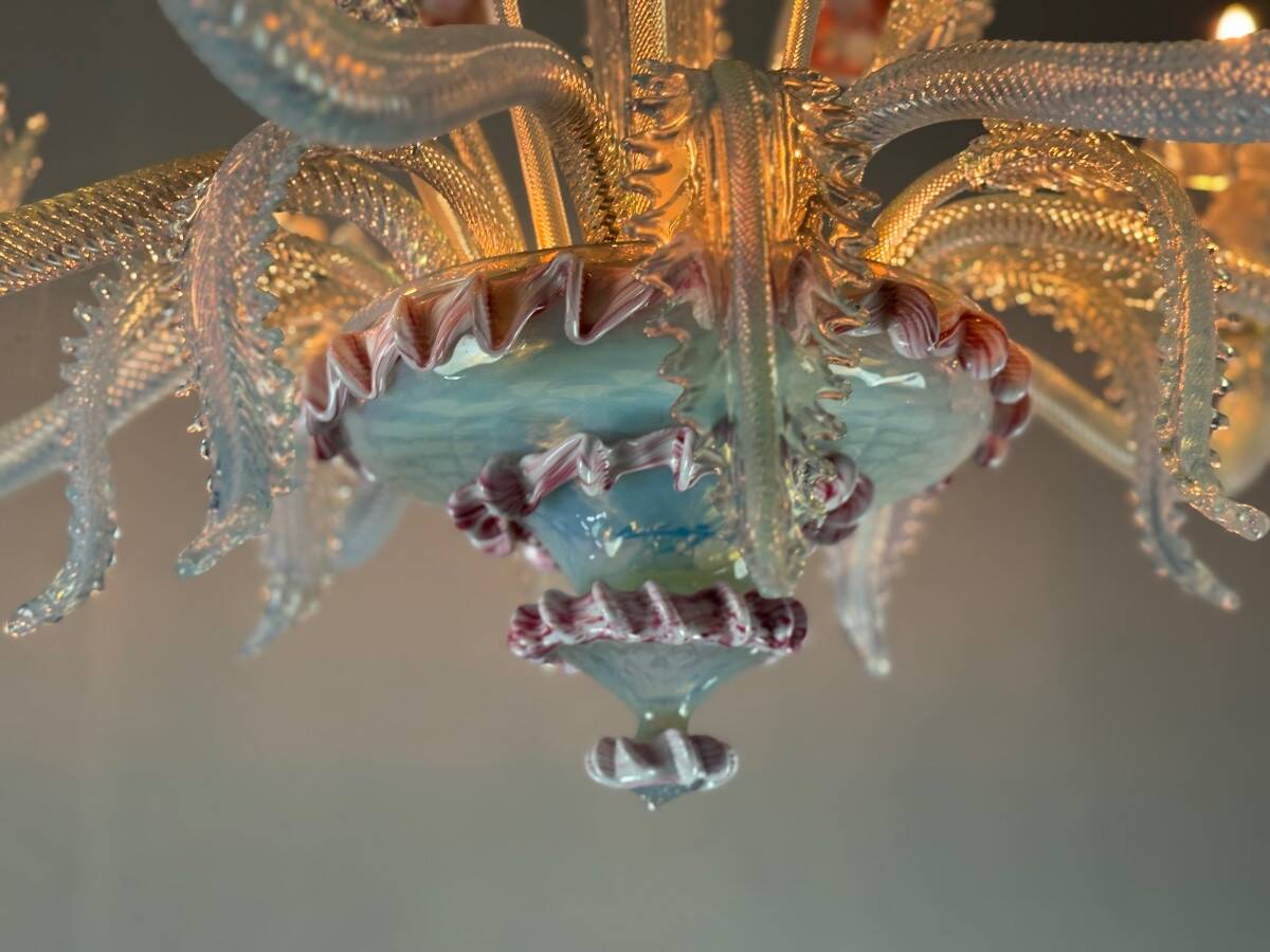 Venetian chandelier in blue and pink Murano glass, 8 light arms, circa 19