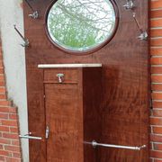 Art deco entrance cloakroom