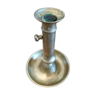 Brass cellar rat with push button