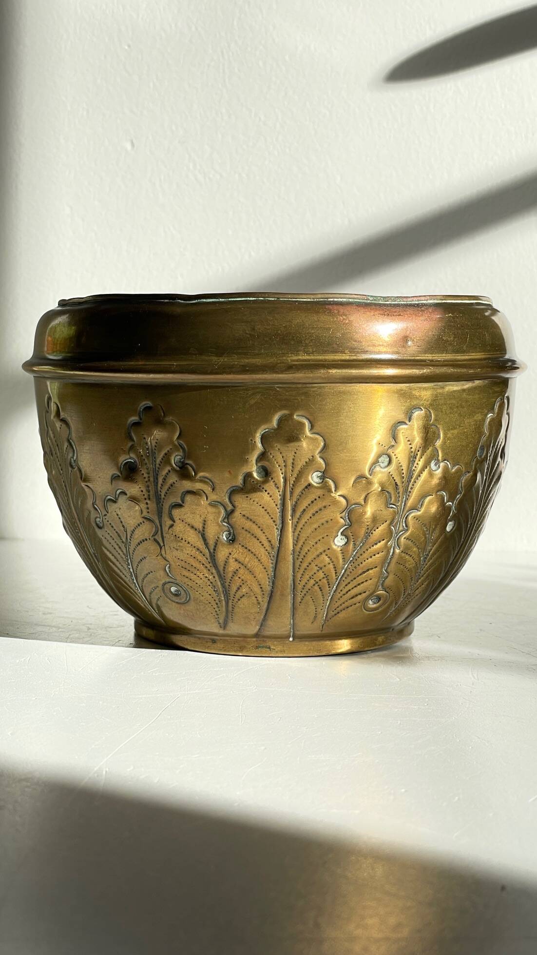 Art nouveau floral decor planter