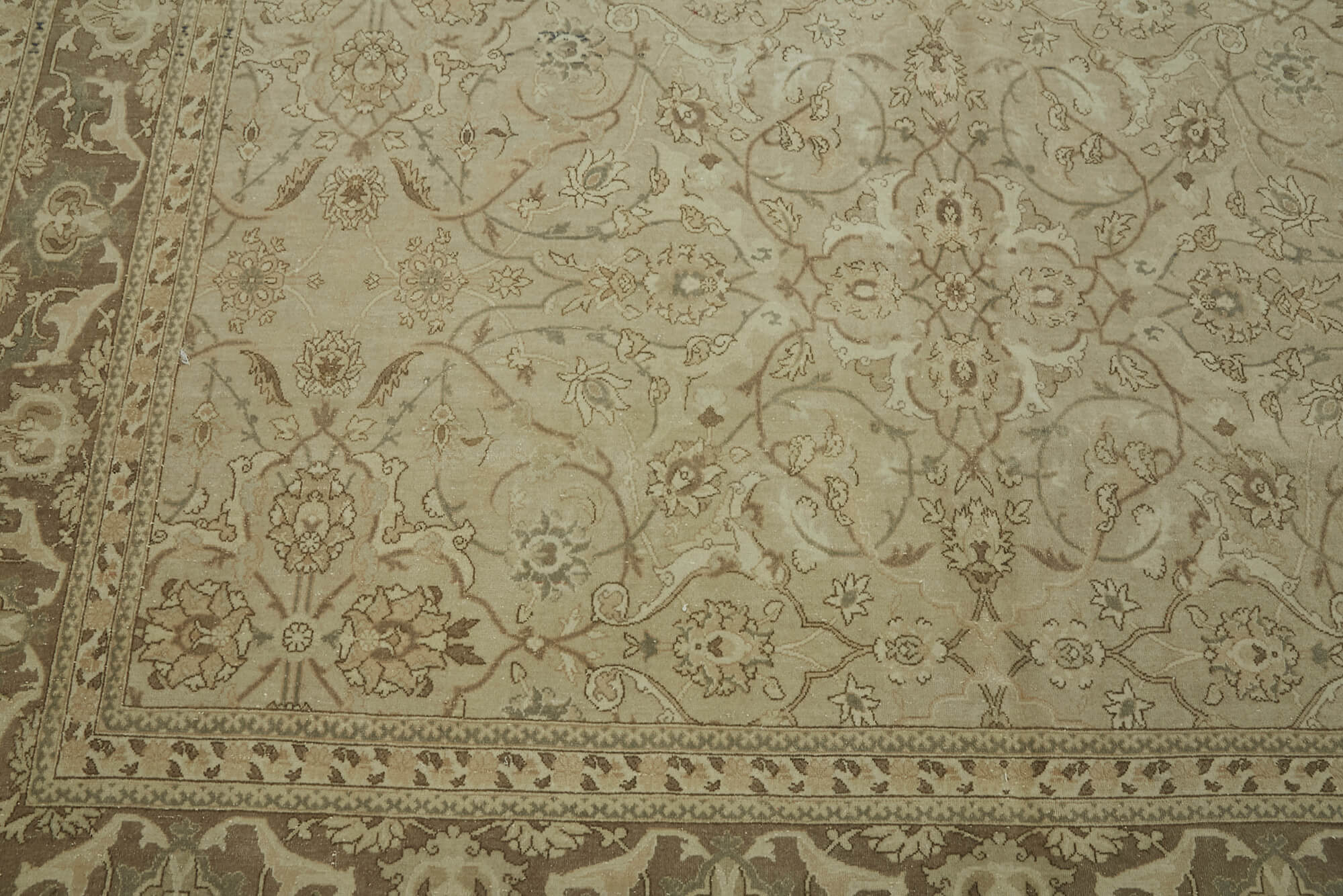 Hand-knotted persian  1970s 220 cm x 327 cm beige wool carpet