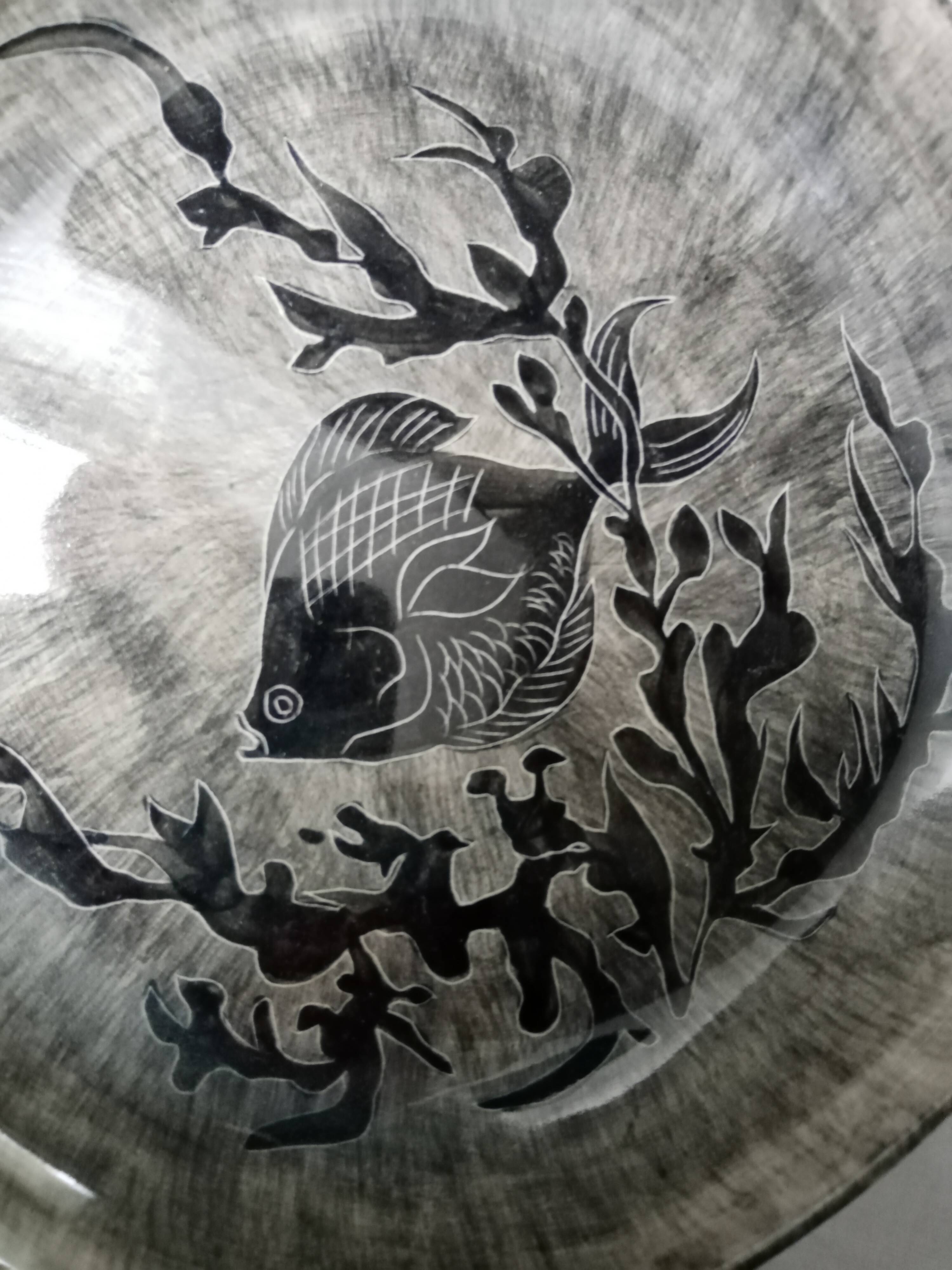 Fish decor plate by Youen Quimper