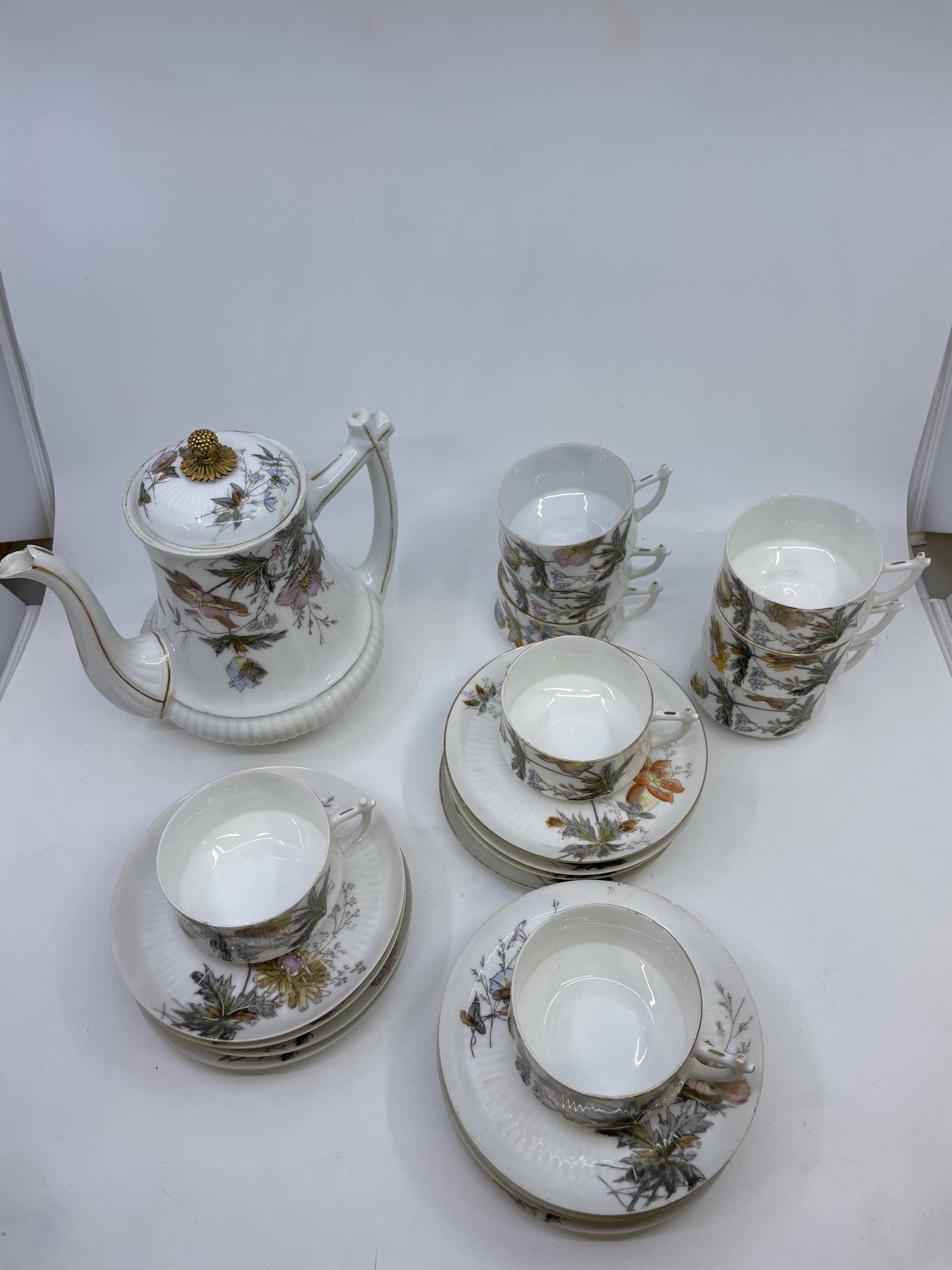 Porcelain coffee service decorated with flowers, The Great Stores of the Louvre