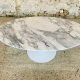 Eero Saarinen coffee table, oval, "Tulip" by Knoll International, circa 70's