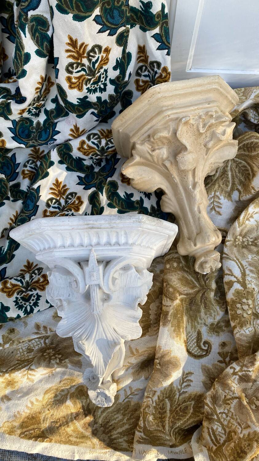 Old plaster wall console