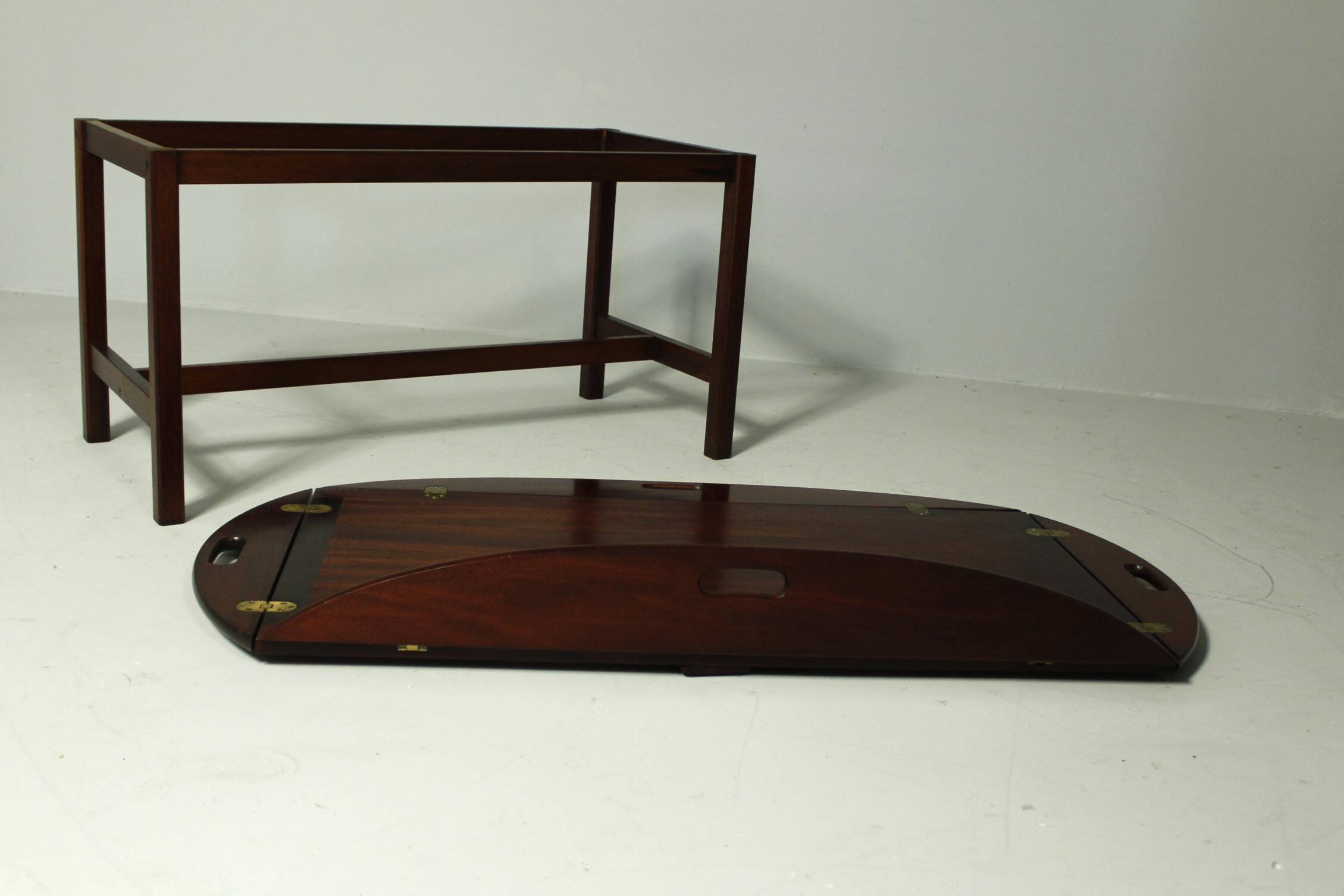 Oval Butlers Tray on Stand, England, 1970s Product Overview