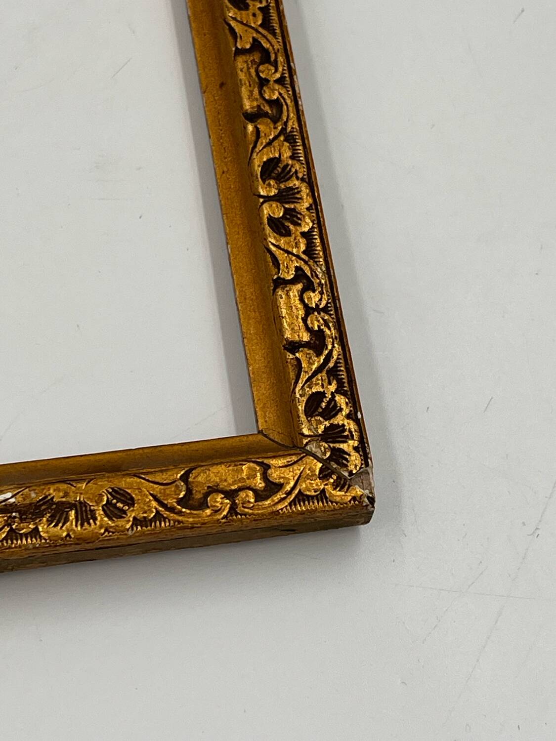 Set of 4 gold frames