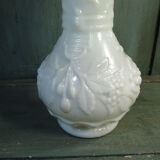 Opaline de foire vase ancien papillon fruit
