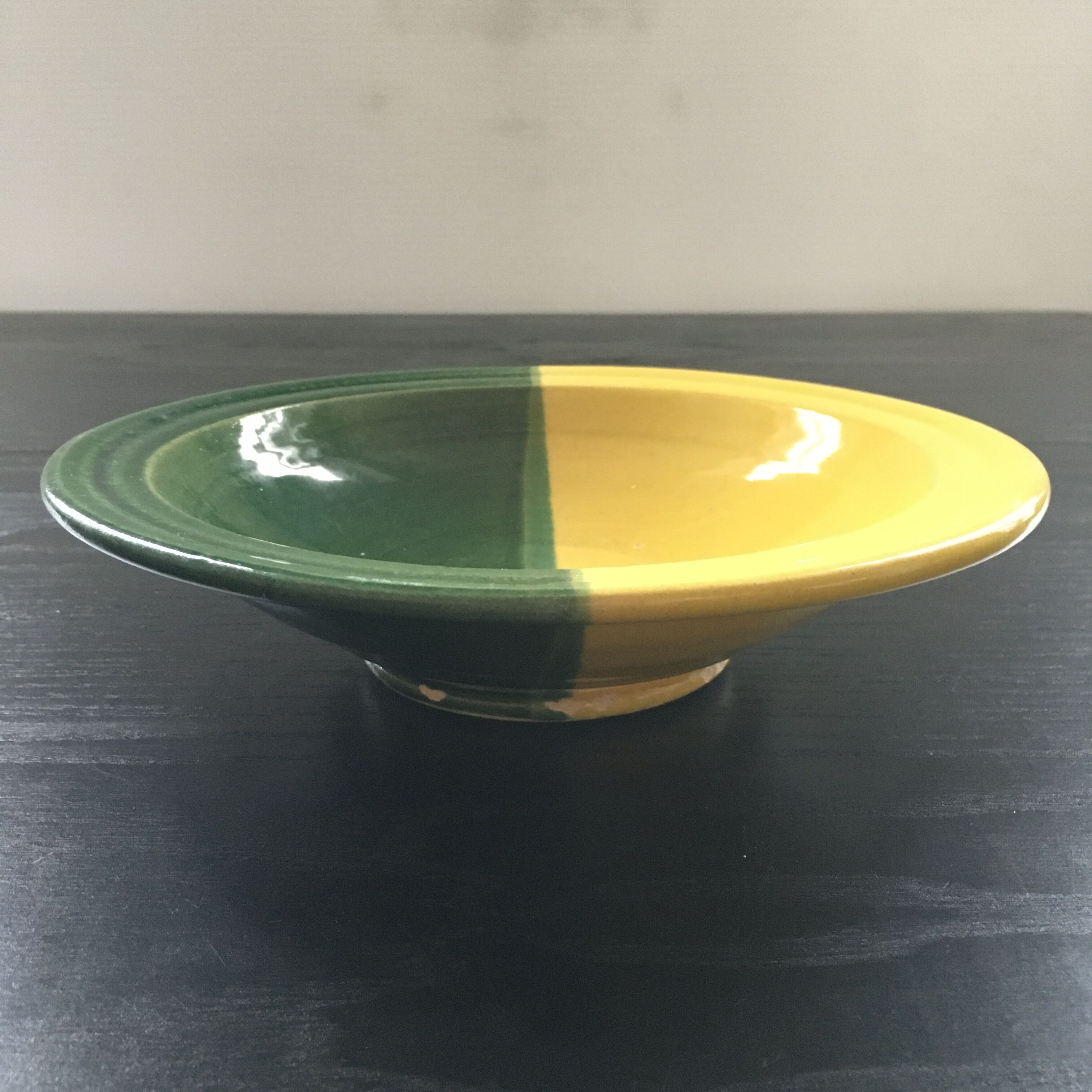 Plat creux bicolore jaune et vert
