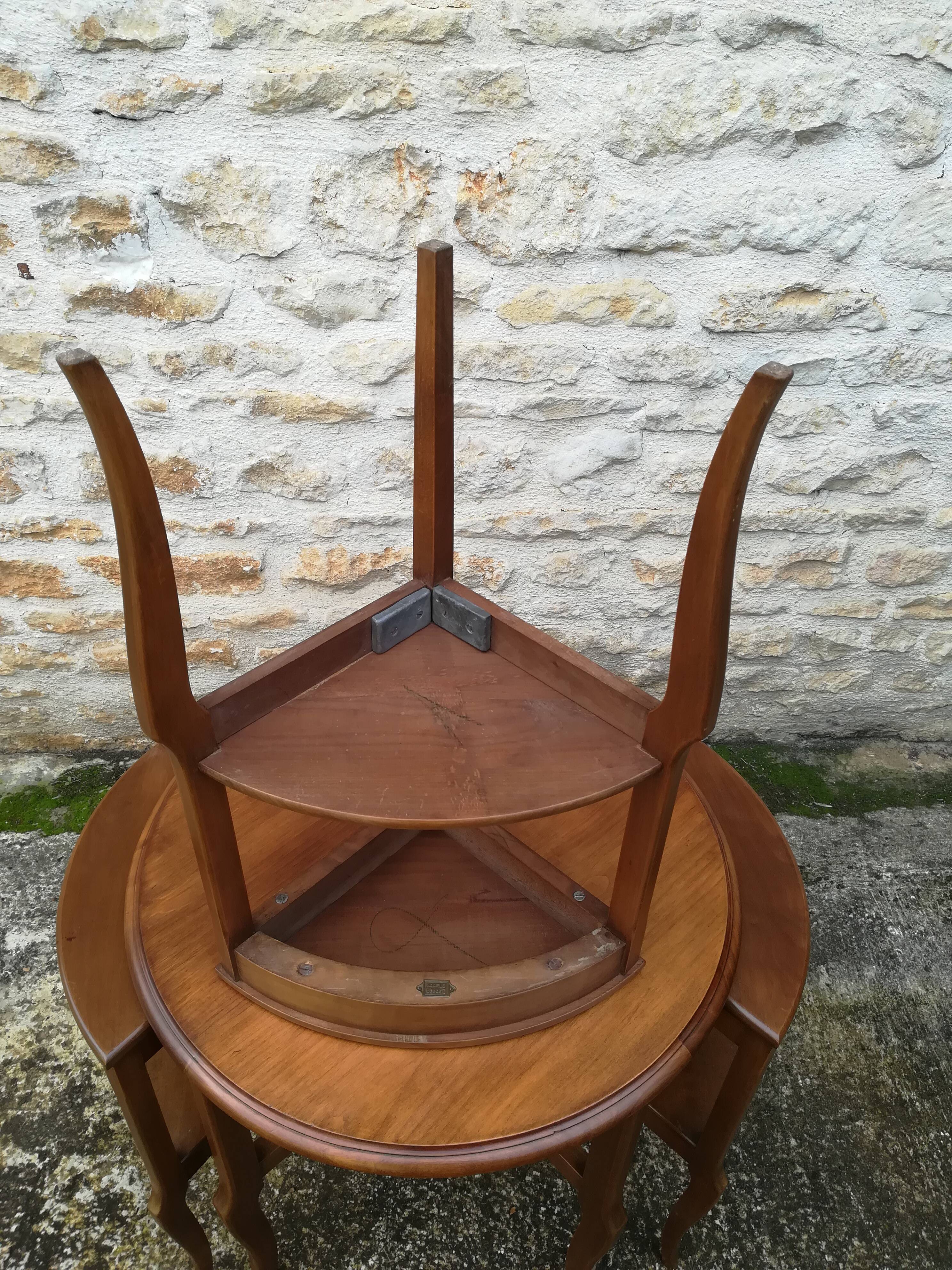 Round pull out tables