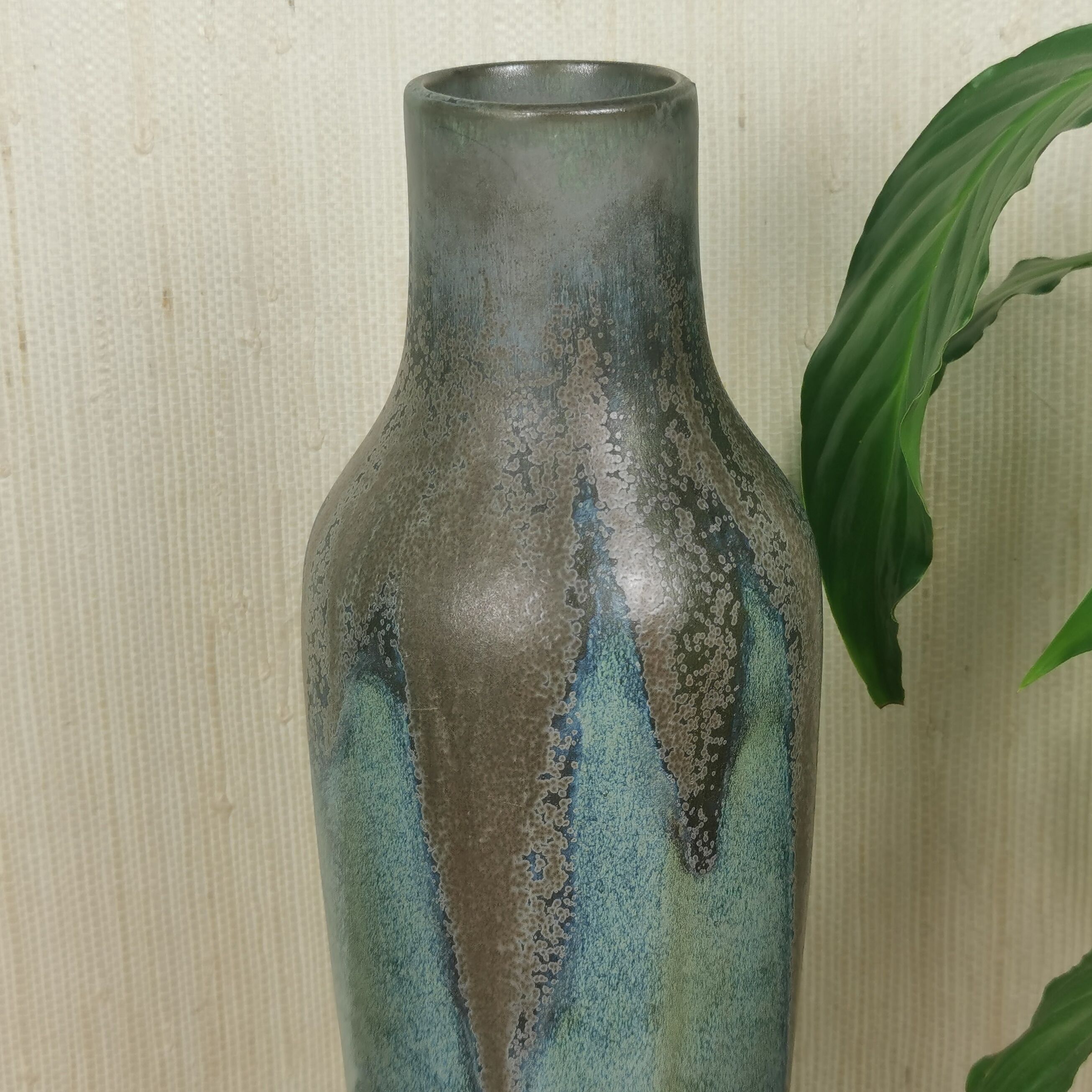 Denbac sandstone vase