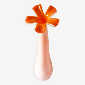 Vase, soliflore à collerette suggérant une fleur