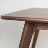 Walnut dining room set. 21st century.