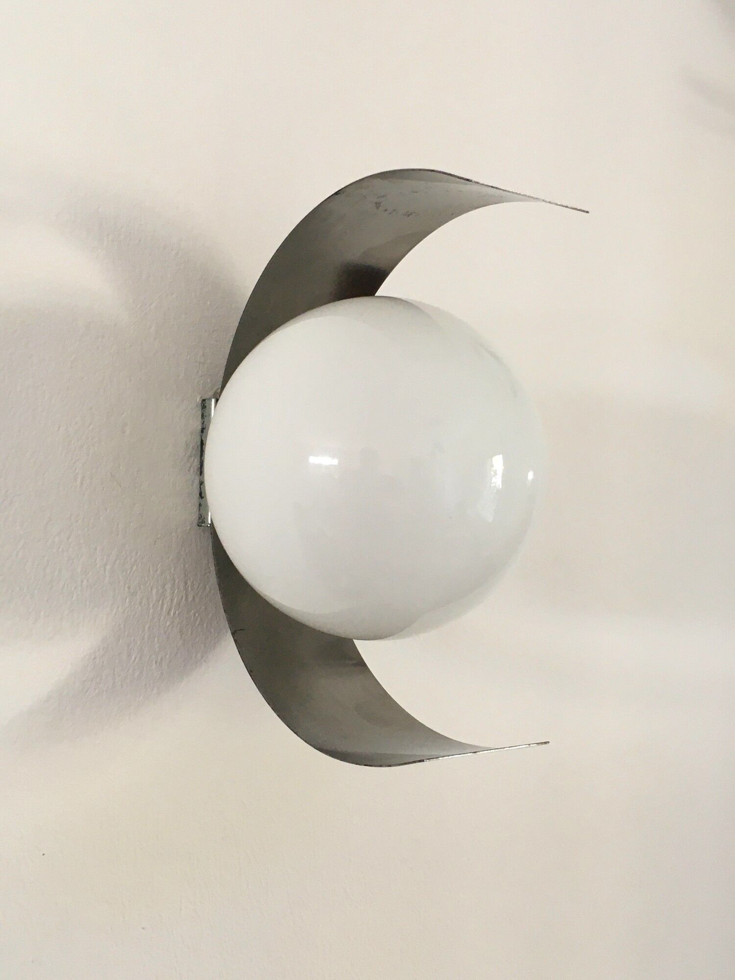 2 vintage wall lamps in stainless steel and opaline 70s