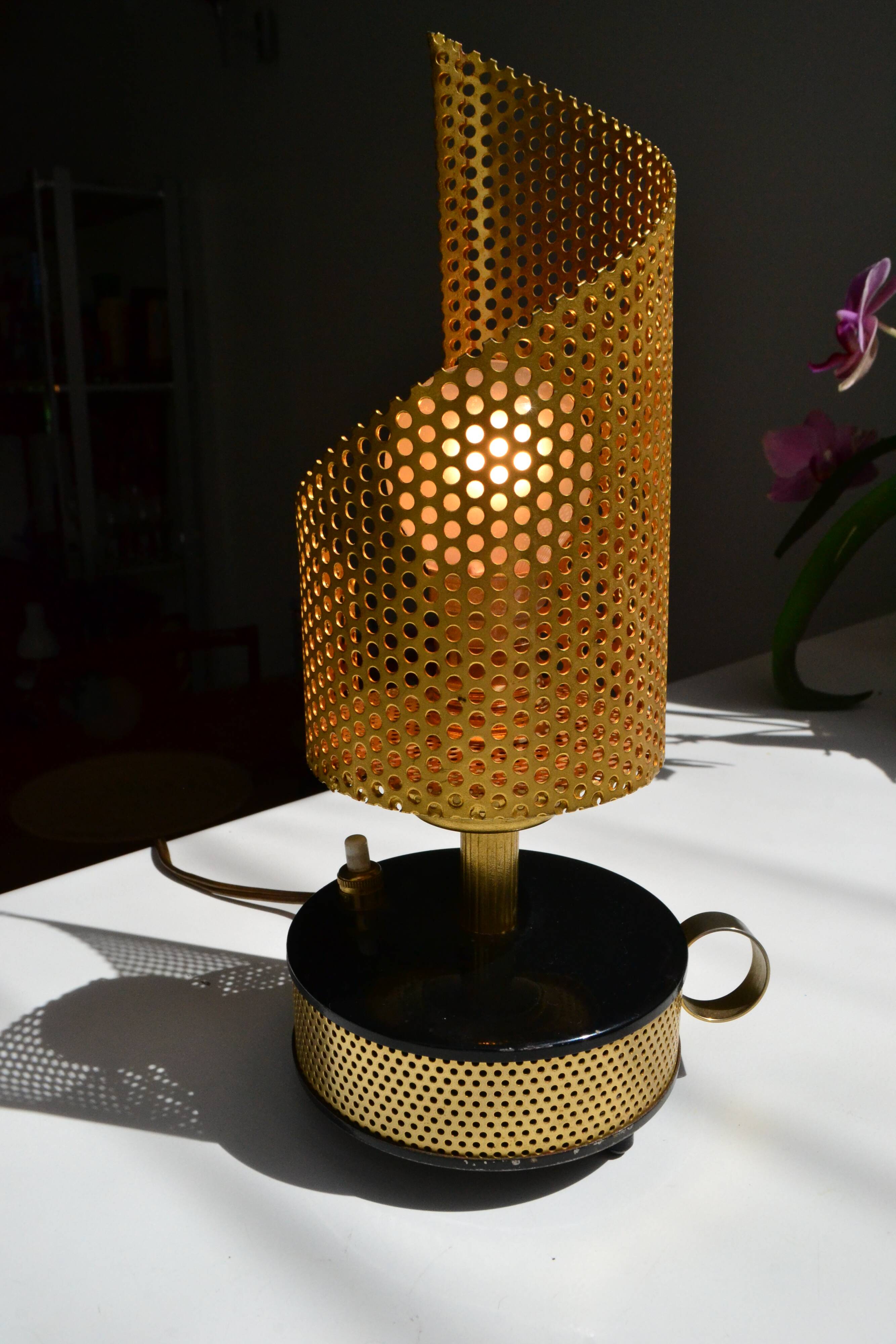 Perforated metal lamp with a 50s-style TV
