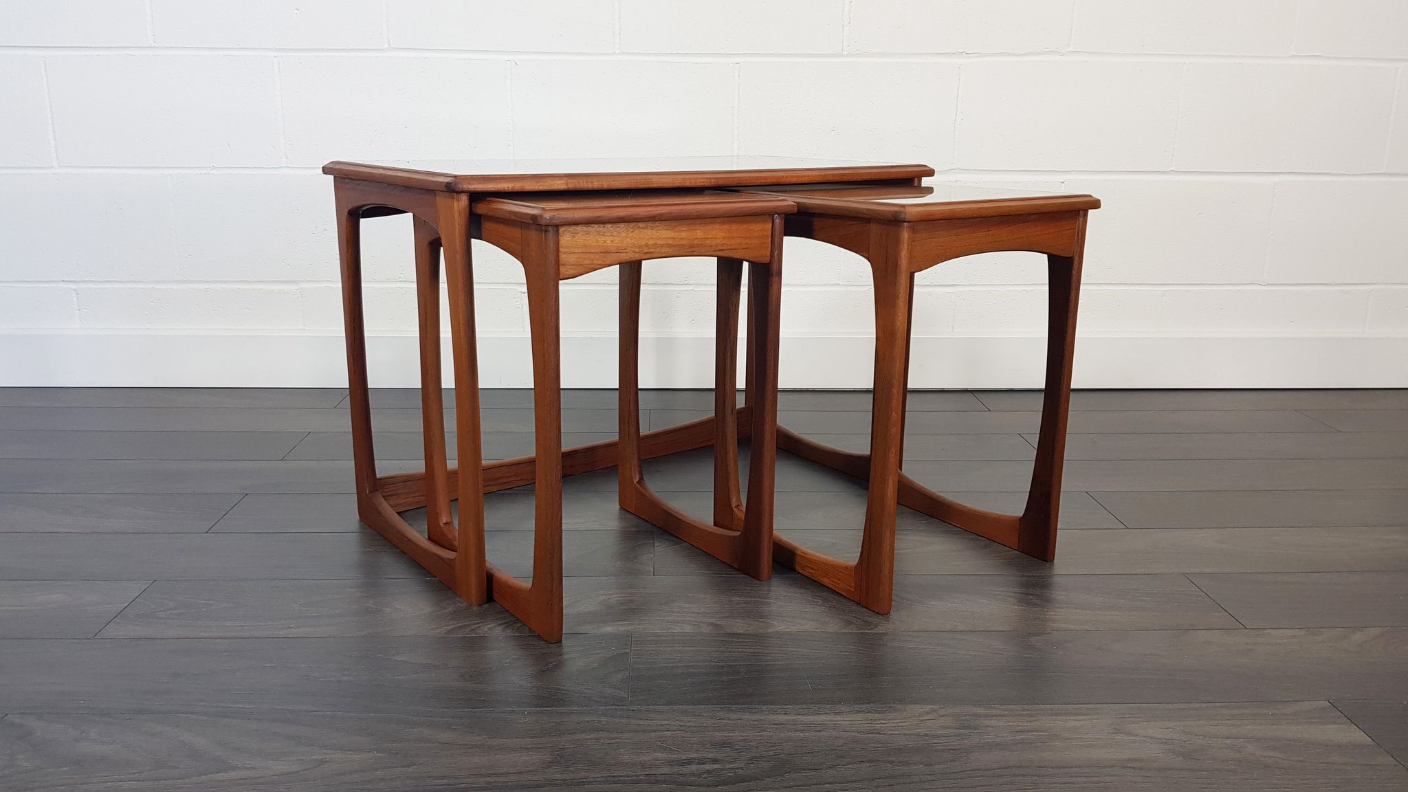 Tables gigognes des années 1960