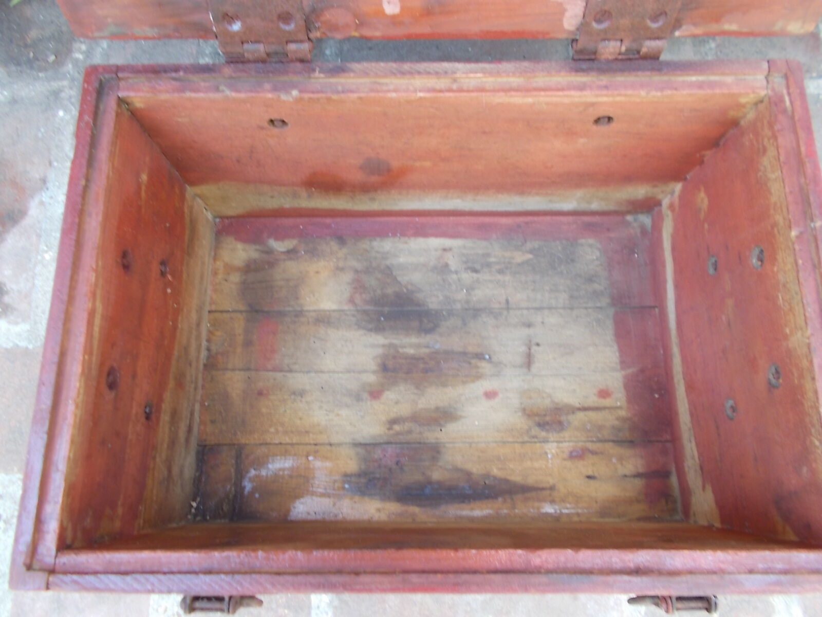 small trunk trunk