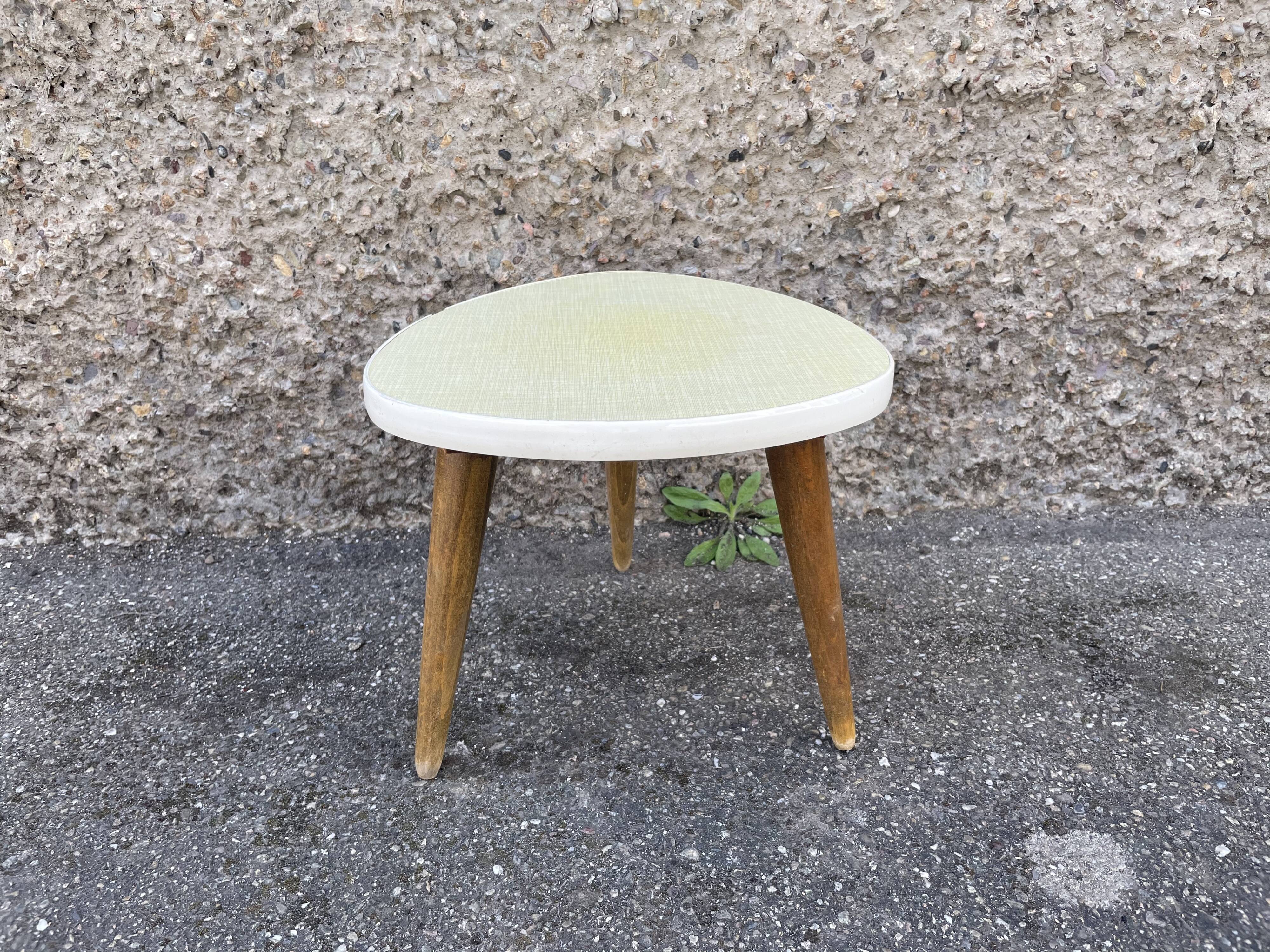 Small triangular paneling small yellow coffee table tripode door midcentury plant 1950 old