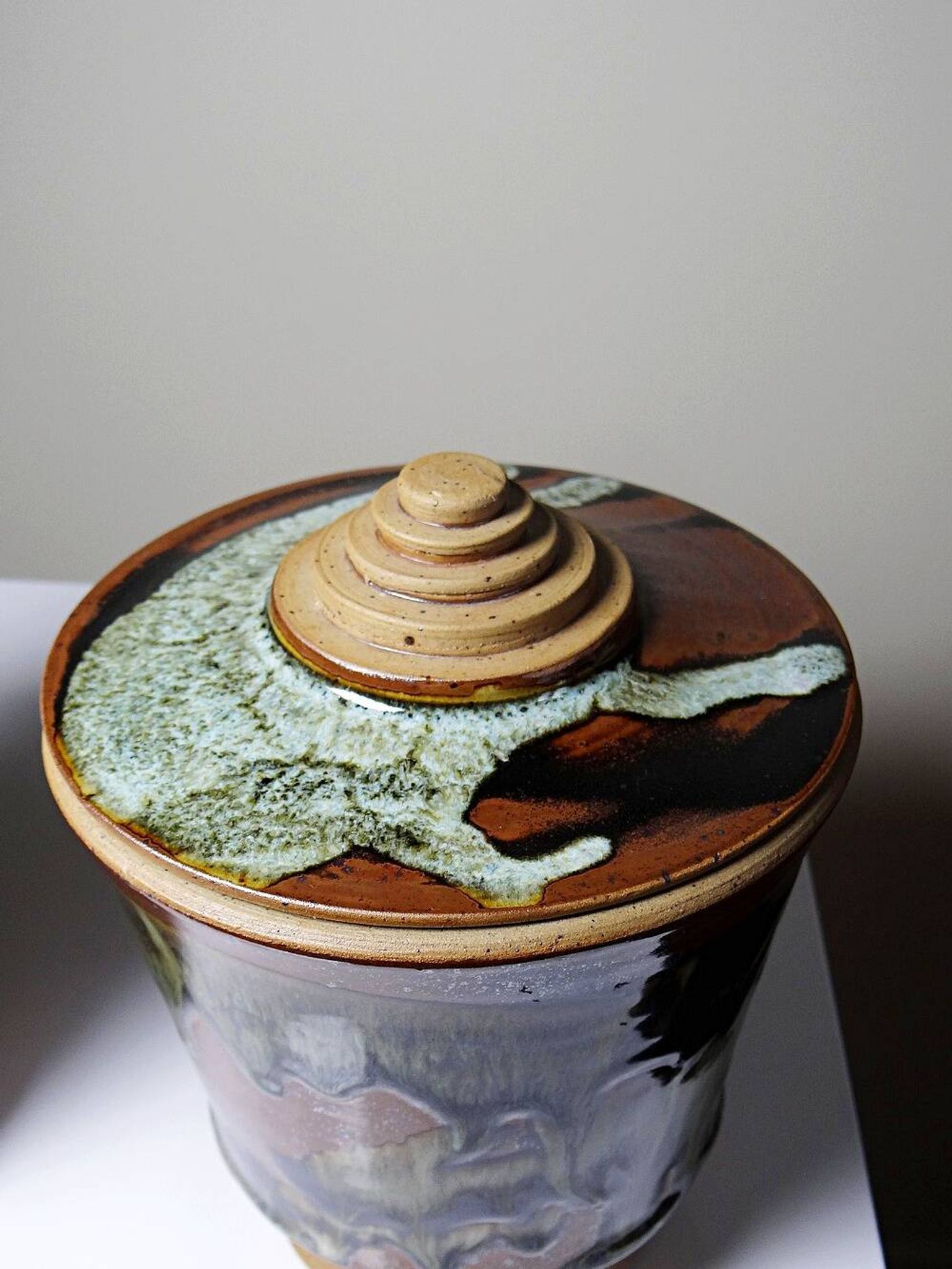 A pair of vintage stoneware pots from the 80s-90s with a Japanese style, signed handmade pottery.