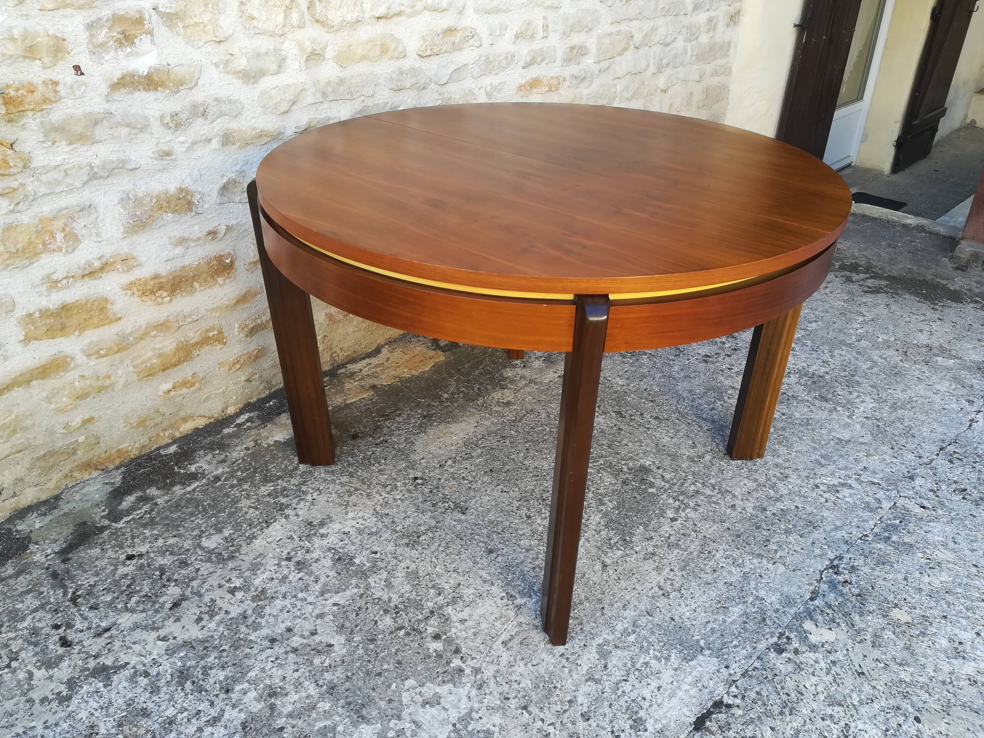 Round table with an extension