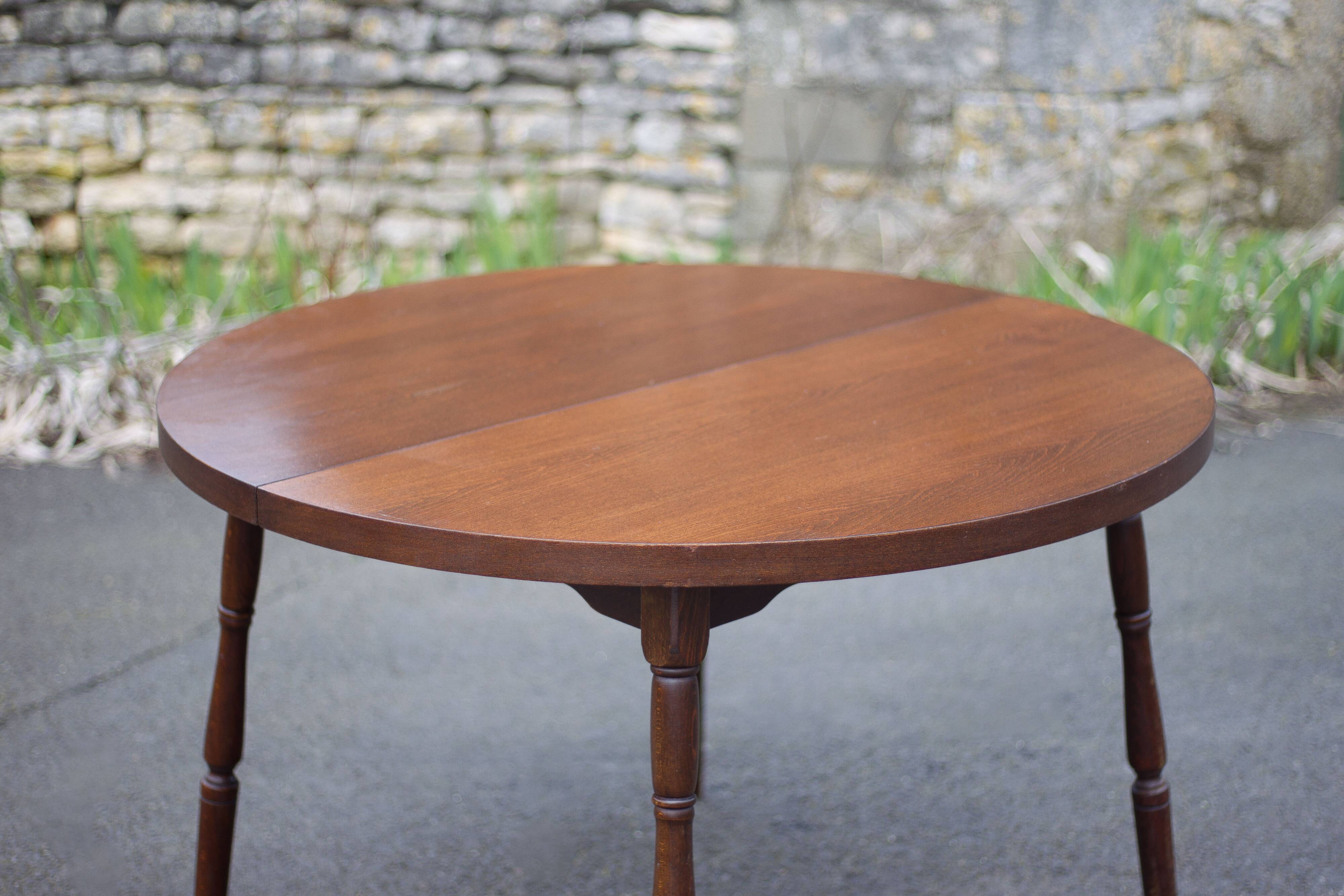 Round wooden table with 1 extension, wooden dining table, dining room table, kitchen table