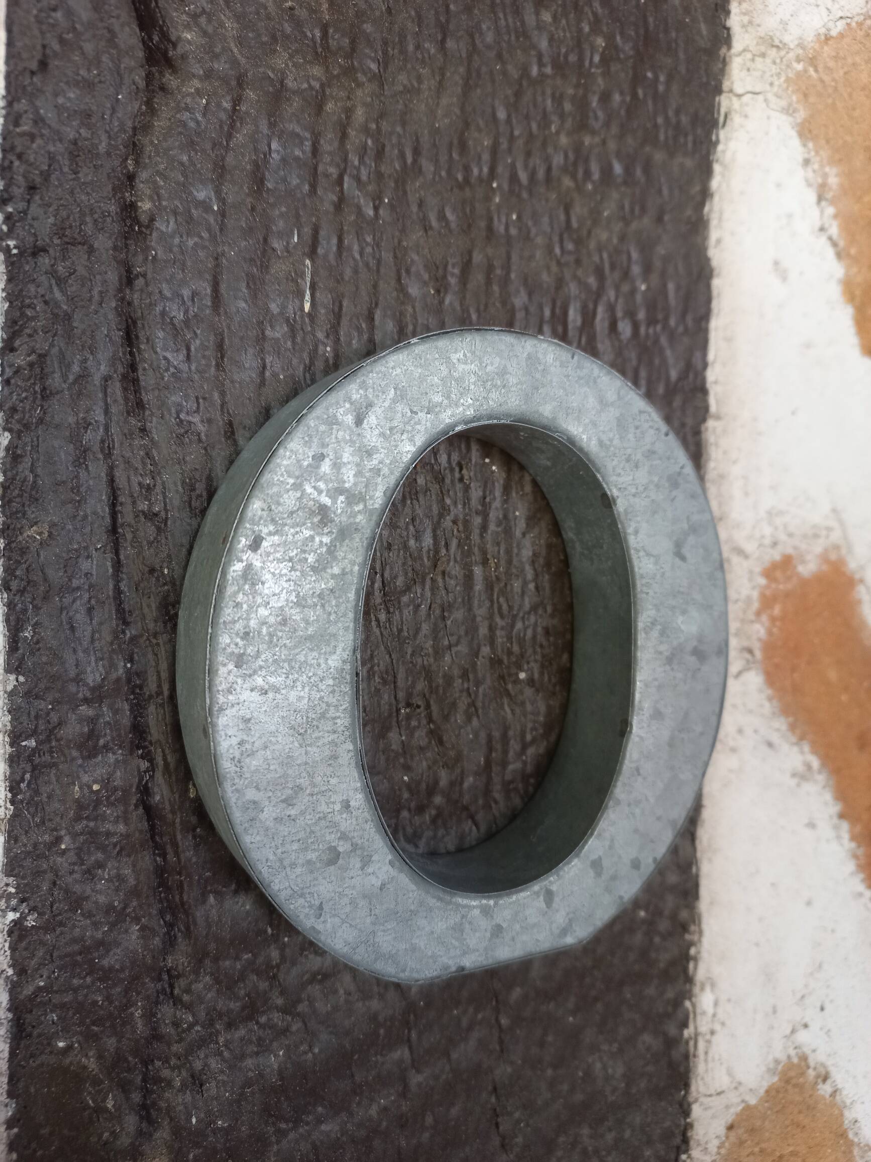 Letter O in zinc