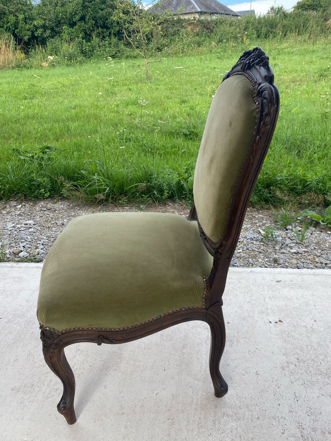 Louis 15 style green velvet chair