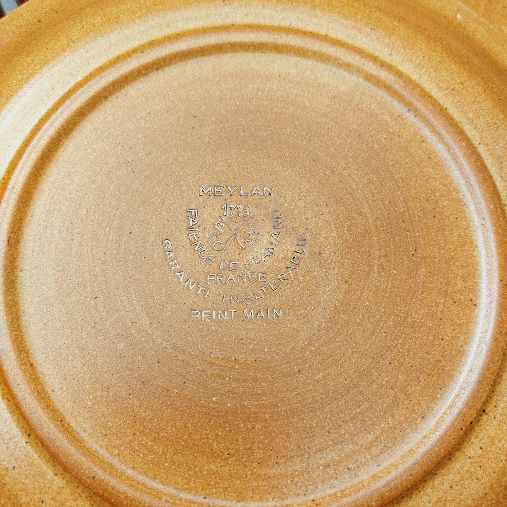 Flat stoneware plates St Amand Meylan