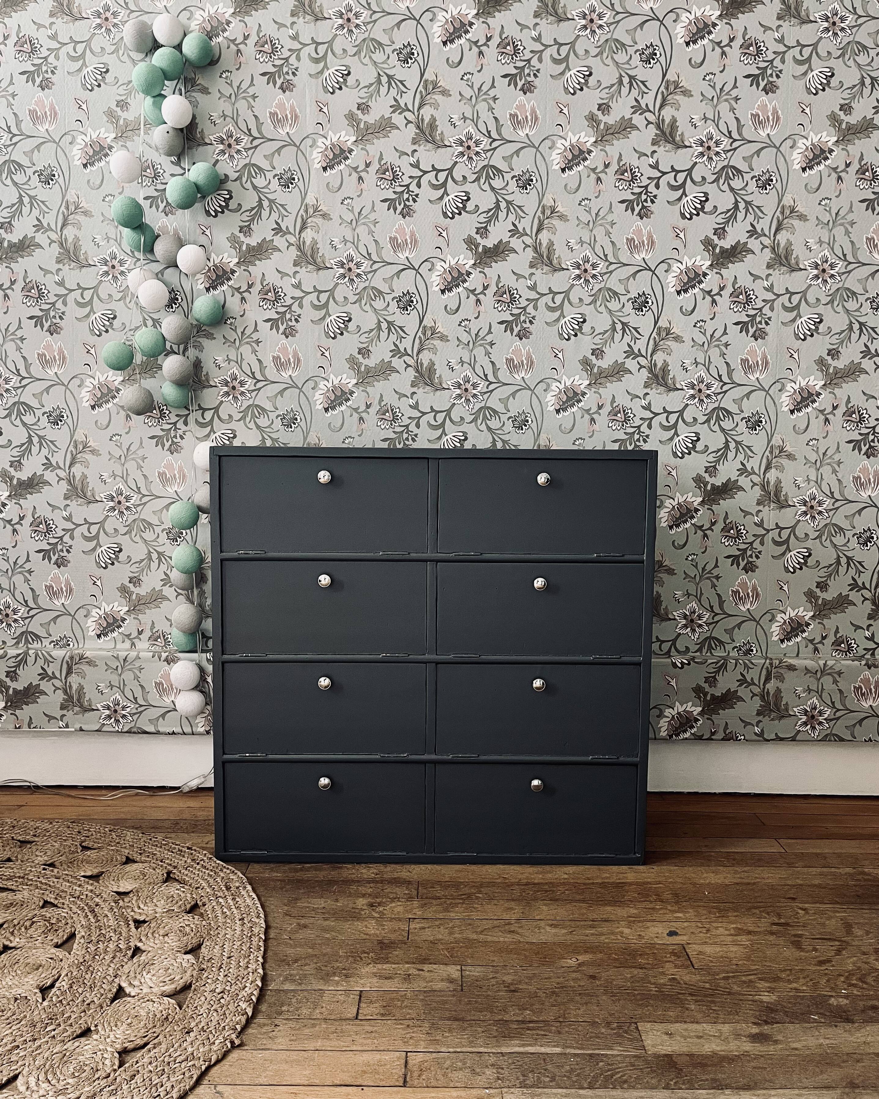 Loom furniture with clamshell lockers