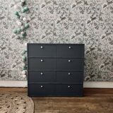 Loom furniture with clamshell lockers