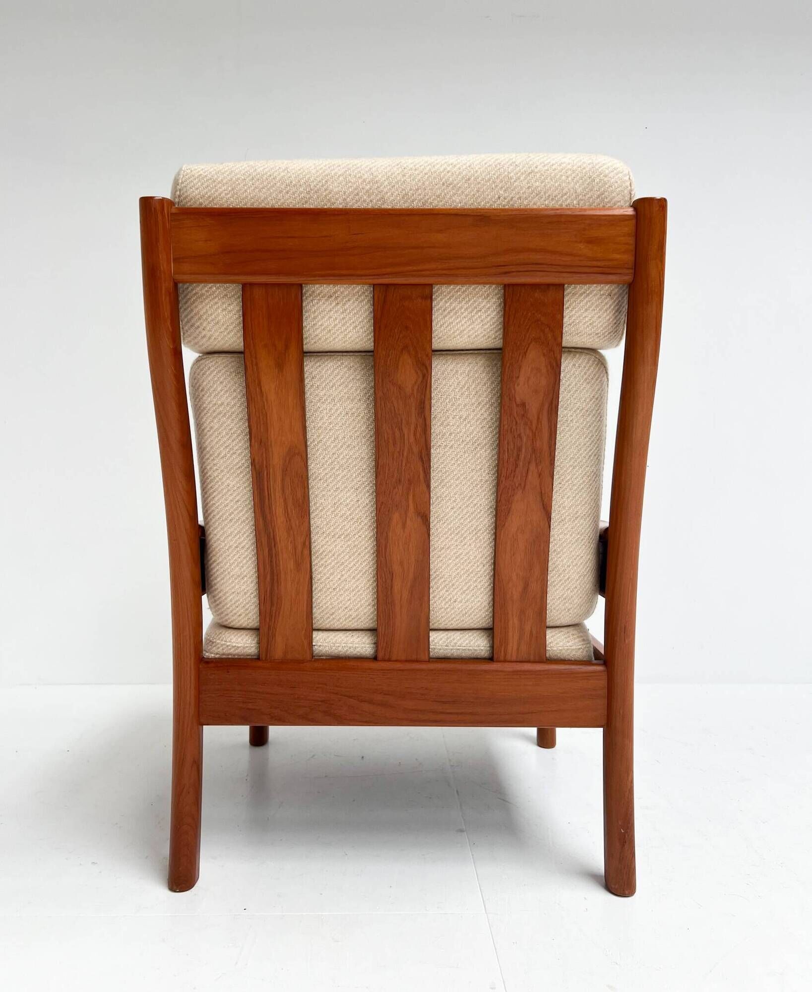 Set of men's and women's armchairs by Dyrlund (2 chairs), 1960s