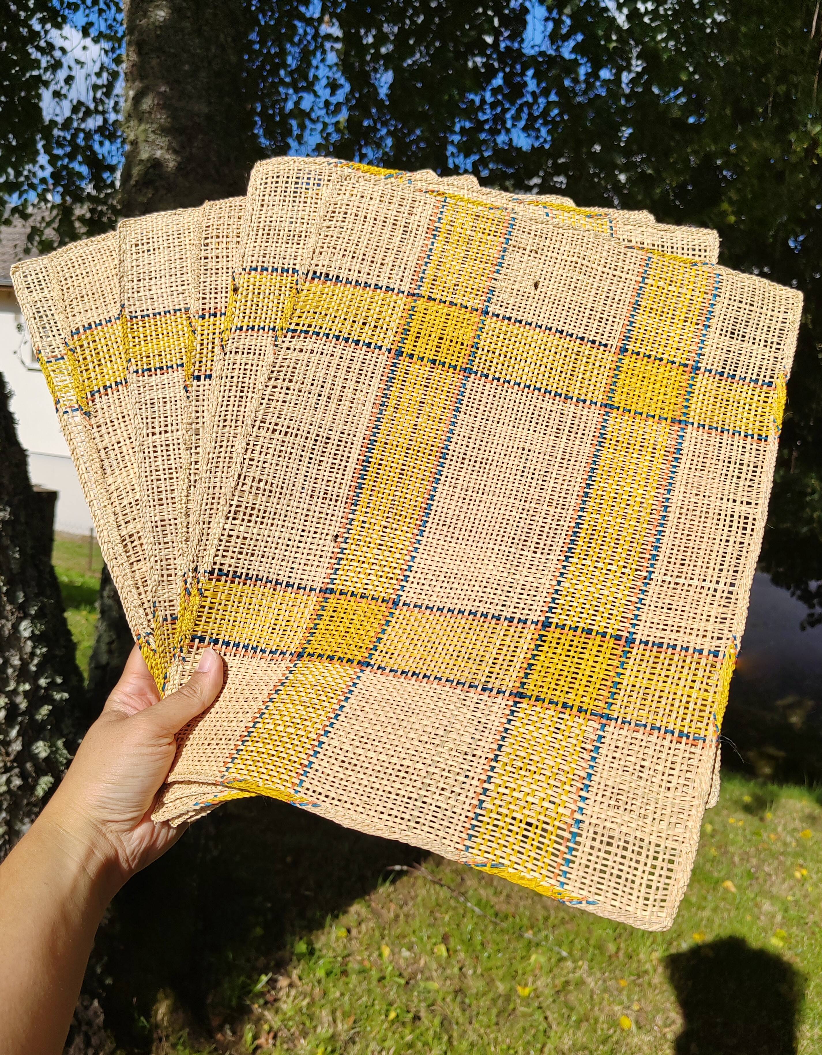 Suite of 6 placemats in woven raffia 70s