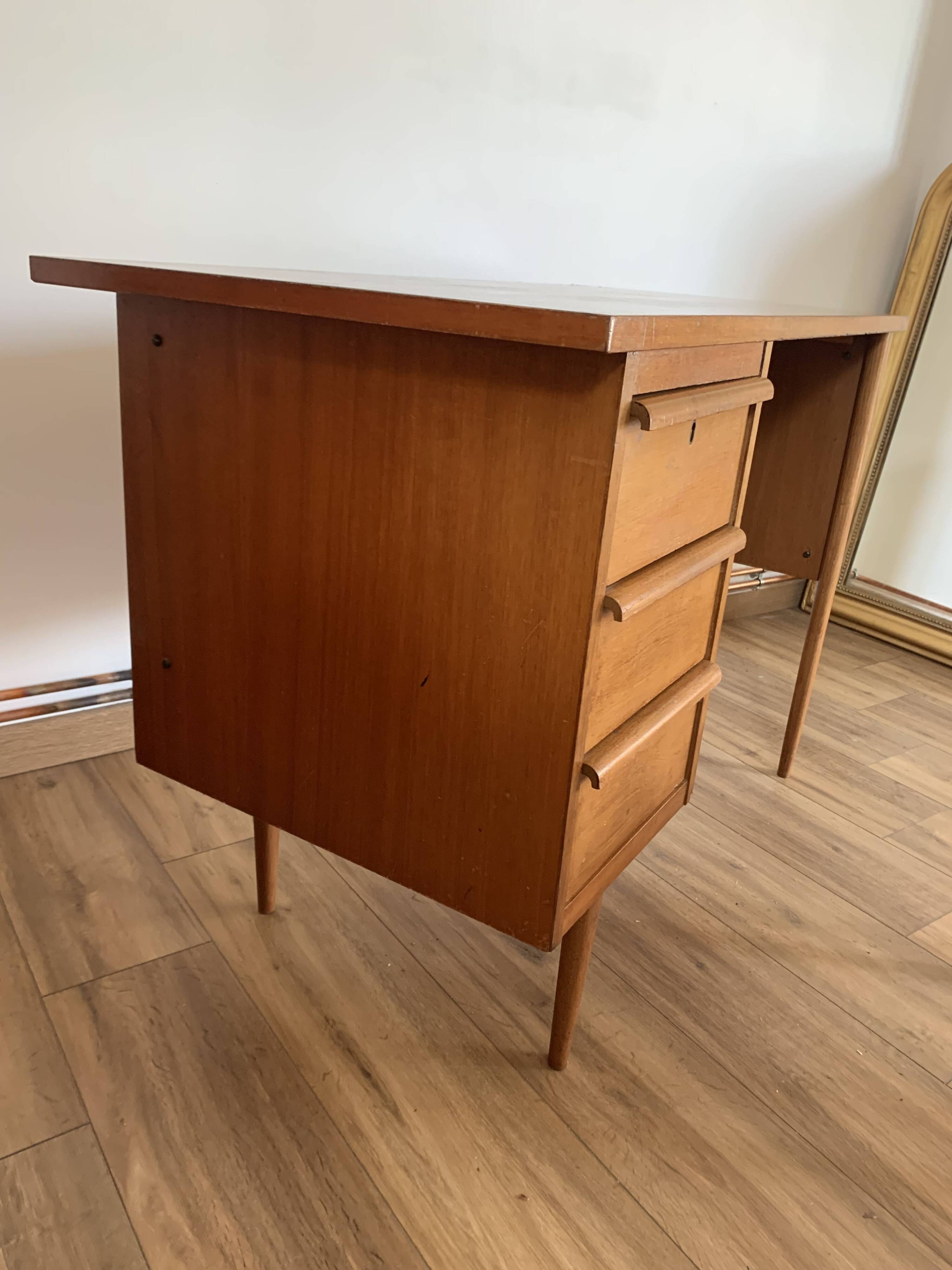 Vintage desk - 3 drawers