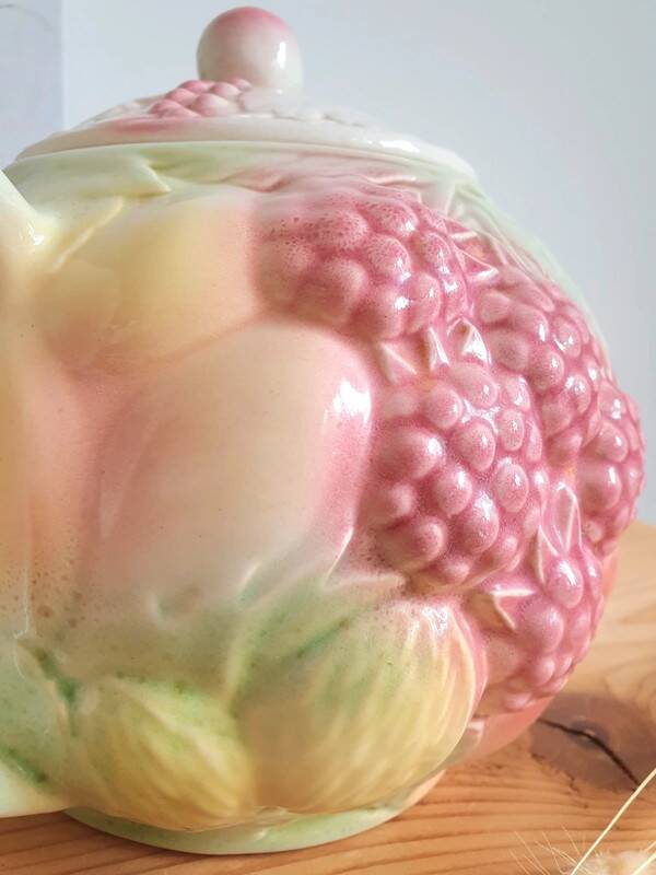 Salins slip teapot