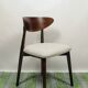 Chaise scandinave en bois et tissu écru