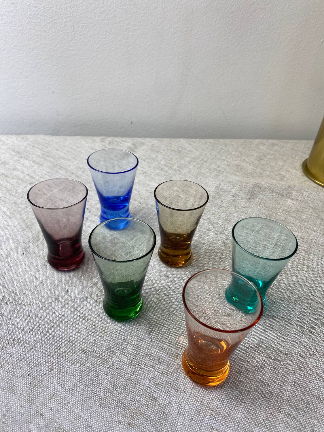 Set de six verres à liqueur colorés