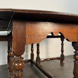 18th-century oak Gateleg drop-leaf dining table