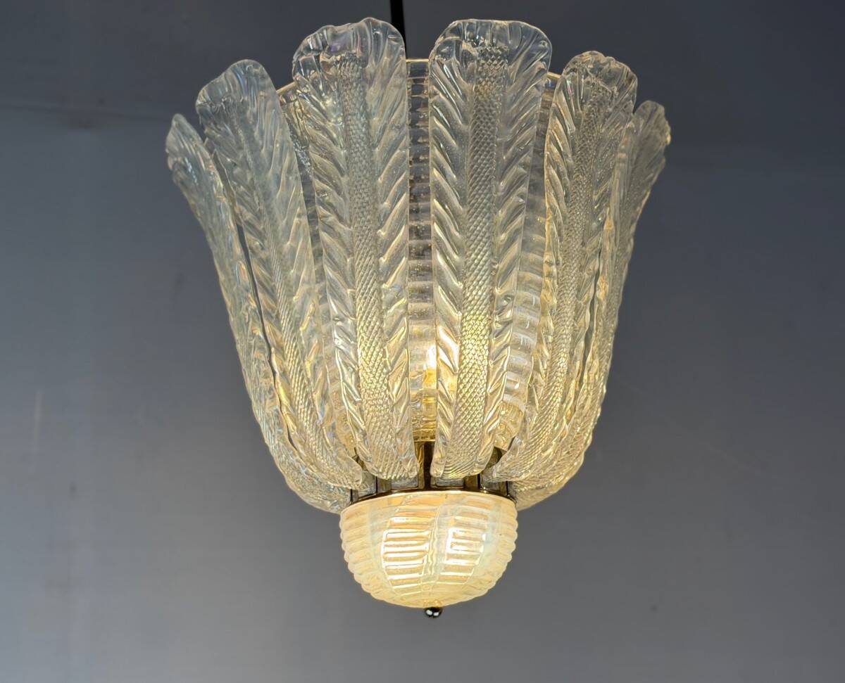 Iridescent Venetian glass chandelier from Murano, Barovier and Toso, circa 1930.