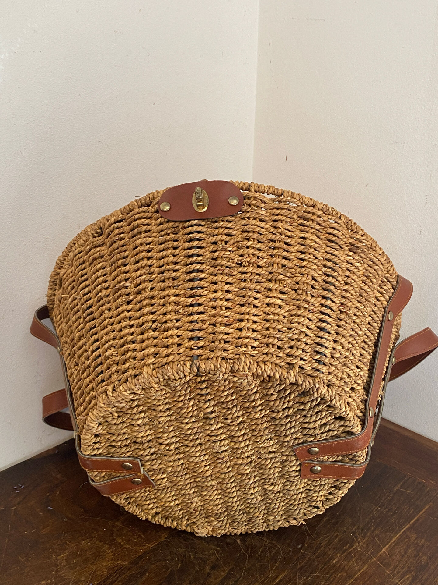 Woven rope basket