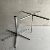 Round table A826 by Arne Jacobsen