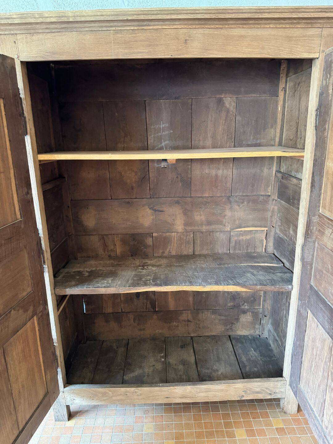Antique oak wardrobe - Early 19th century