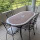 Table ovale en mosaïque et 6 chaises