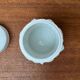Boîte en porcelaine blanche allemande motif coquillage de Kaiser, années 1960