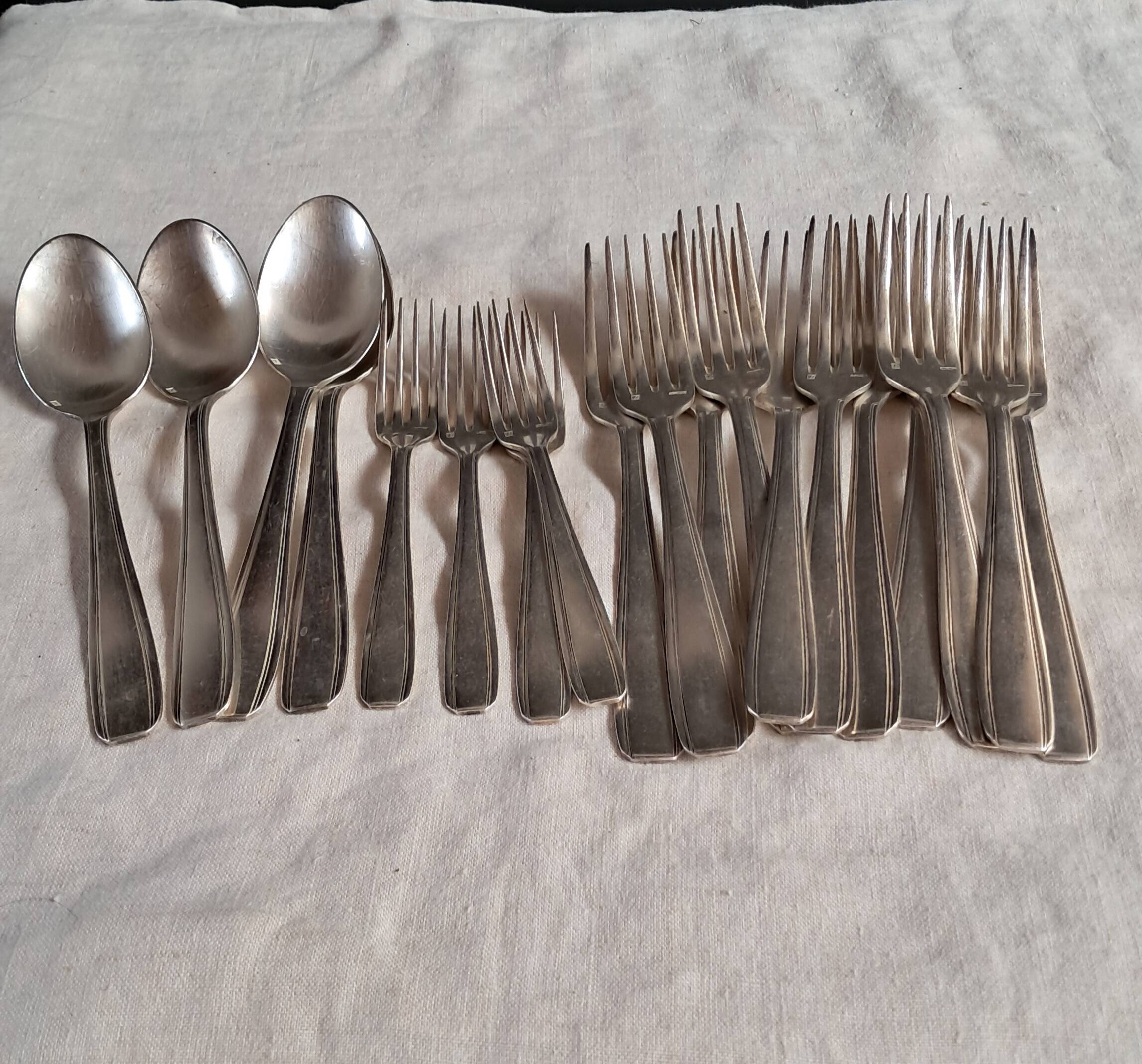Set of 19 antique silver-plated cutlery by Ercuis - Art Deco style.