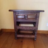 Un lot de deux tables de chevets