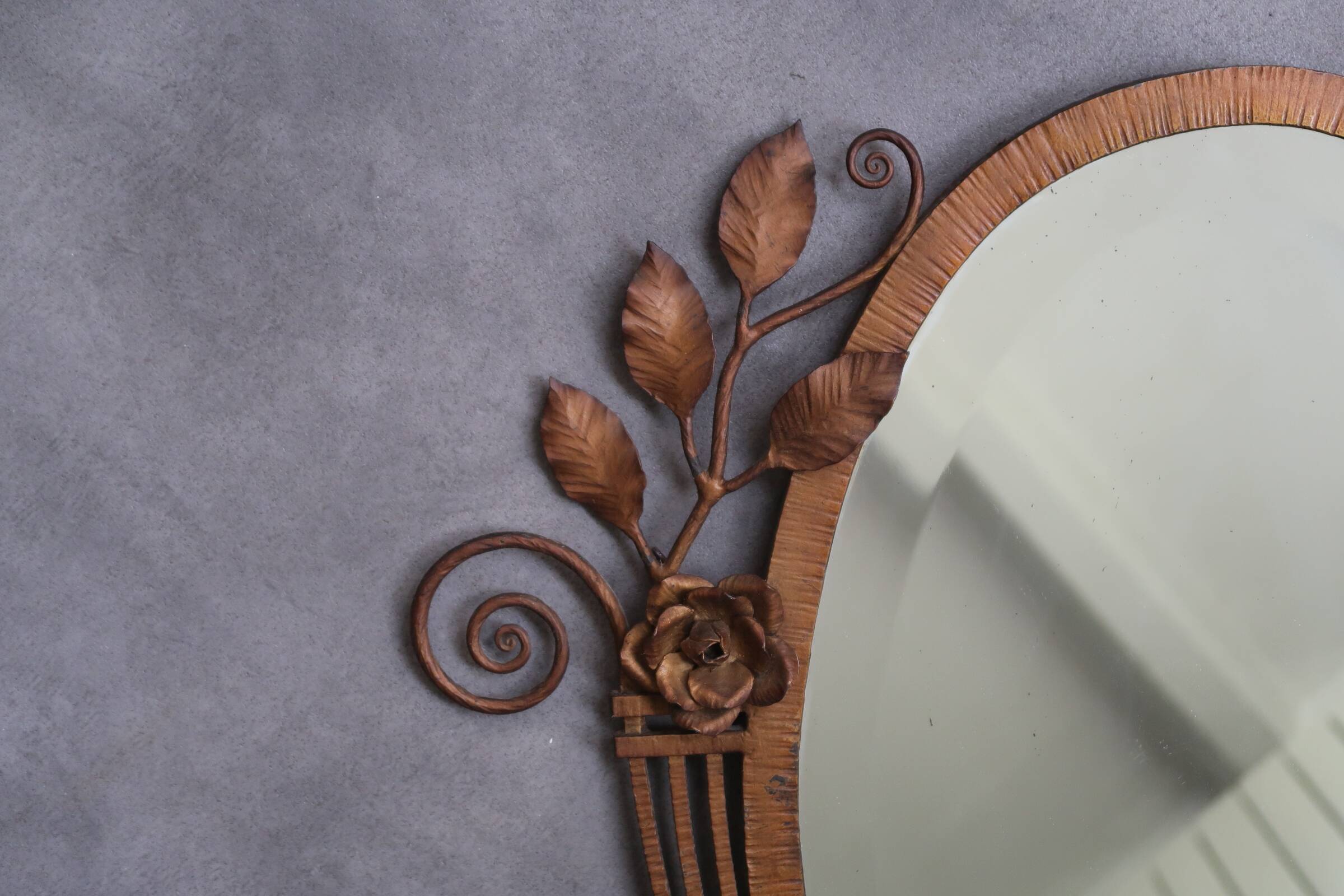 Art Deco mirror from the 1930s in hammered steel.