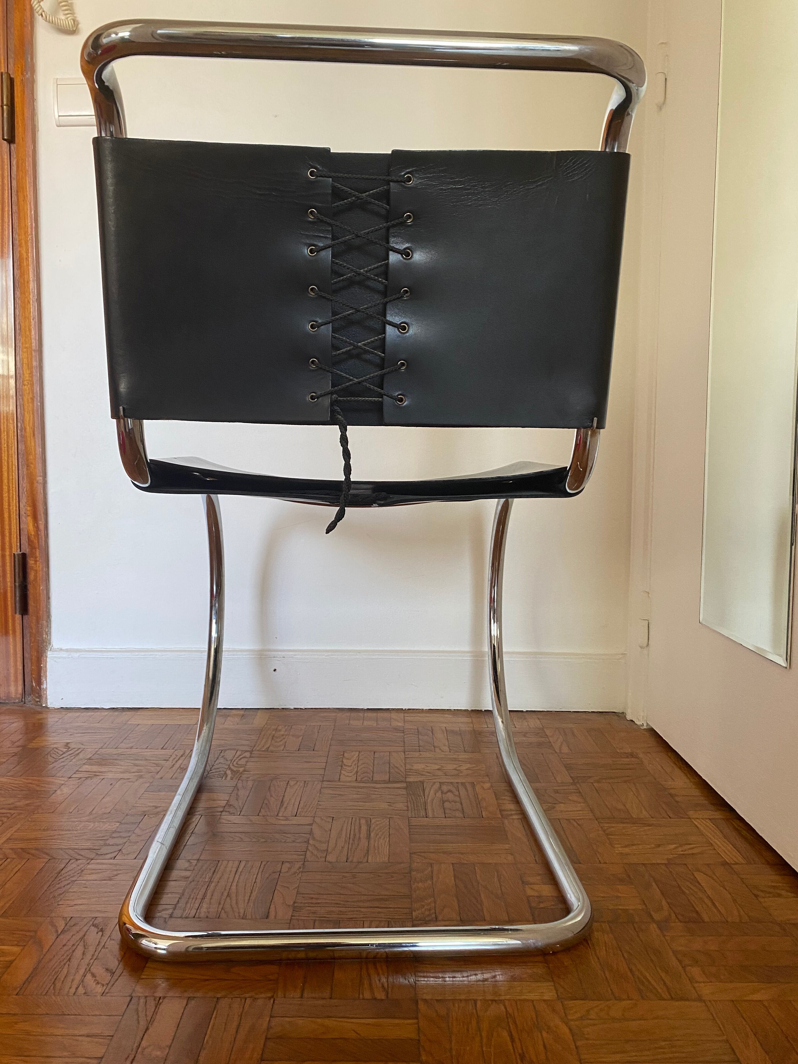 Chaise MR10 de Mies Van Der Rohe, Knoll